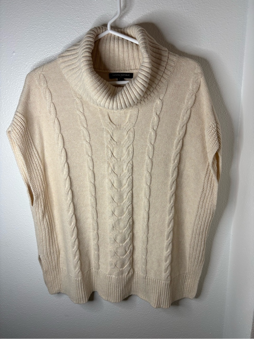 Banana Republic Ivory Cable Turtleneck Sweater